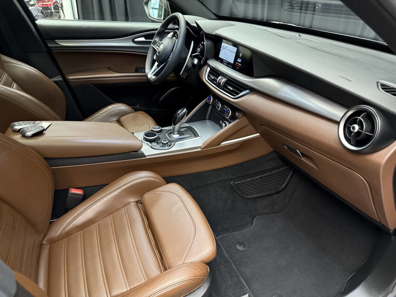 Used 2018 Alfa Romeo Stelvio Ti Sport image 25