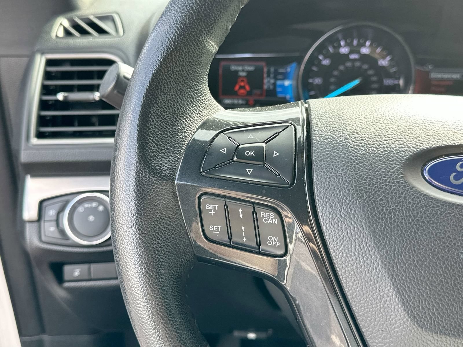 Used 2019 Ford Explorer XLT w/ Equipment Group 201A FWD image 26