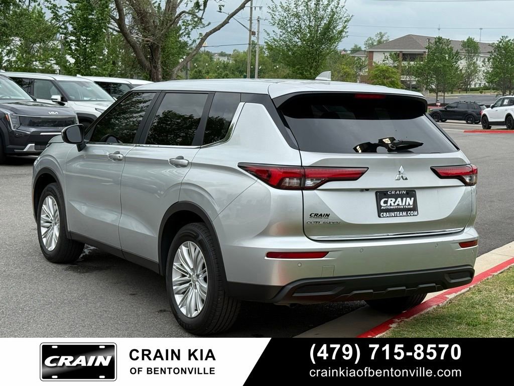 Used 2024 Mitsubishi Outlander ES AWD/4WD image 5