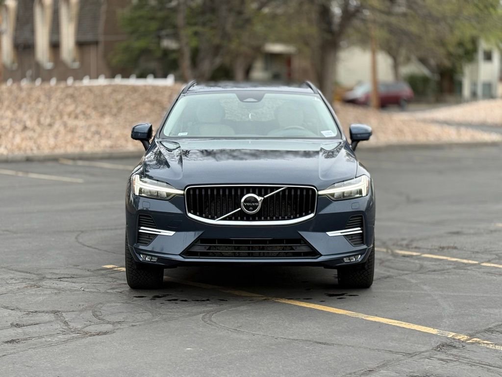 Used 2022 Volvo XC60 B5 Momentum w/ Advanced Package image 2