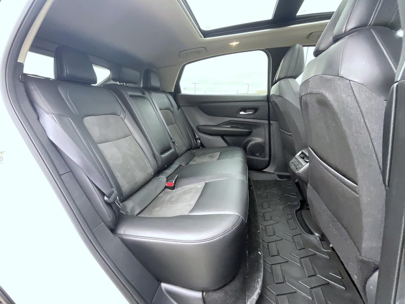Used 2023 Nissan Ariya AWD image 21