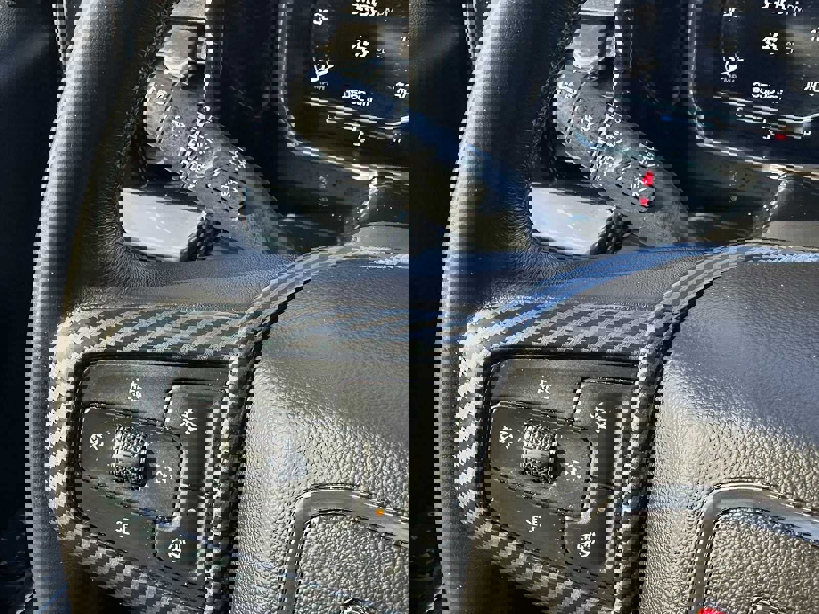 Used 2022 GMC Sierra 1500 Elevation image 34