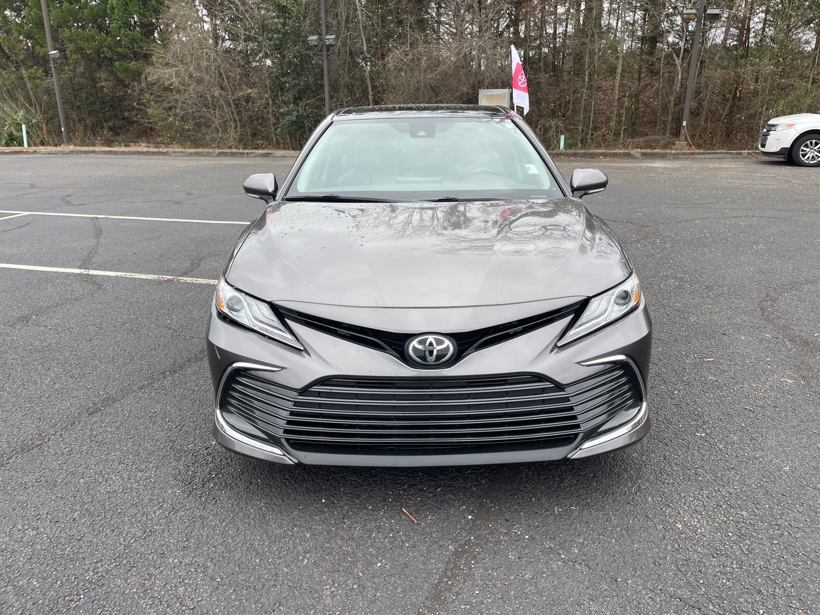 Used 2021 Toyota Camry XLE image 2