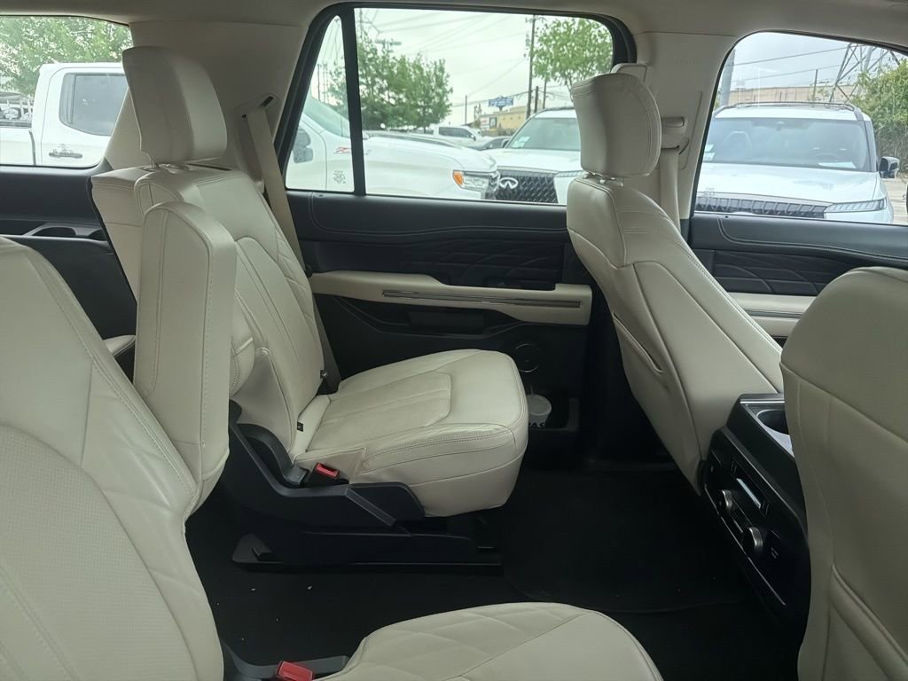 Used 2024 Ford Expedition Platinum image 4