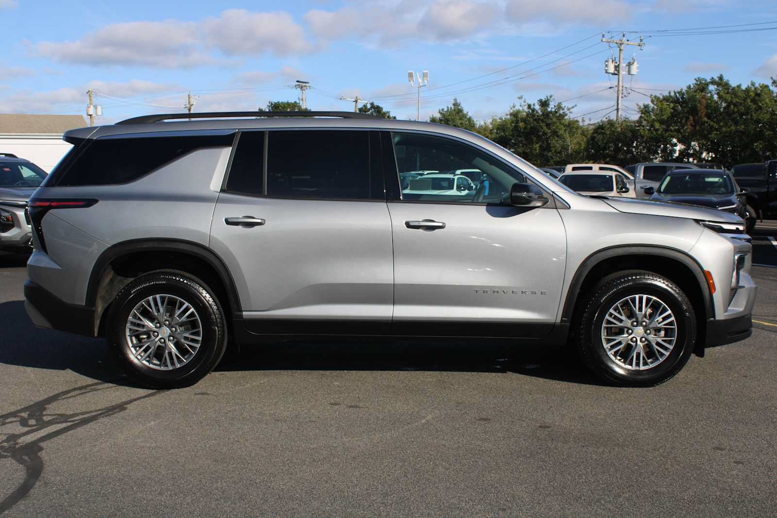 Certified 2025 Chevrolet Traverse LT FWD image 8