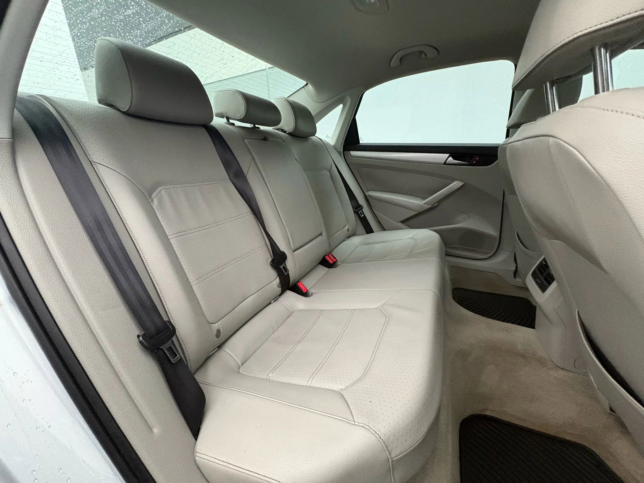 Used 2013 Volkswagen Passat TDI SE image 22