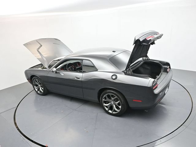 Used 2016 Dodge Challenger SXT w/ Driver Convenience Group RWD image 41