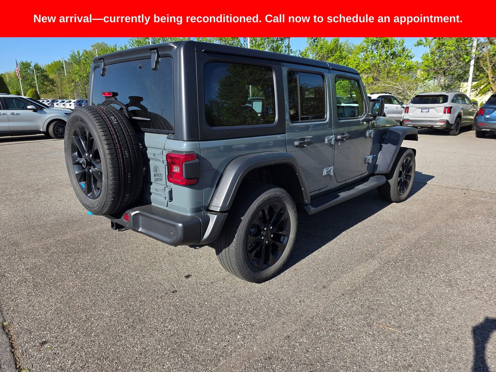 Used 2024 Jeep Wrangler Unlimited image 5