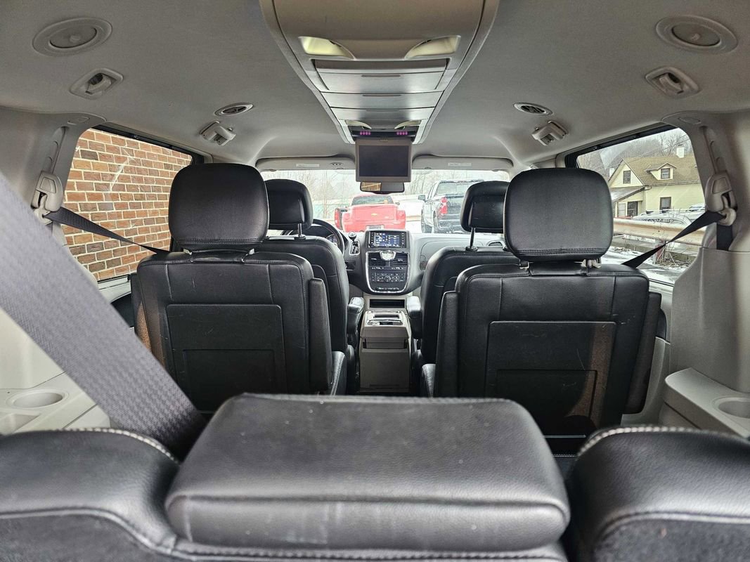 Used 2015 Chrysler Town & Country Touring-L w/ Driver Convenience Group image 26
