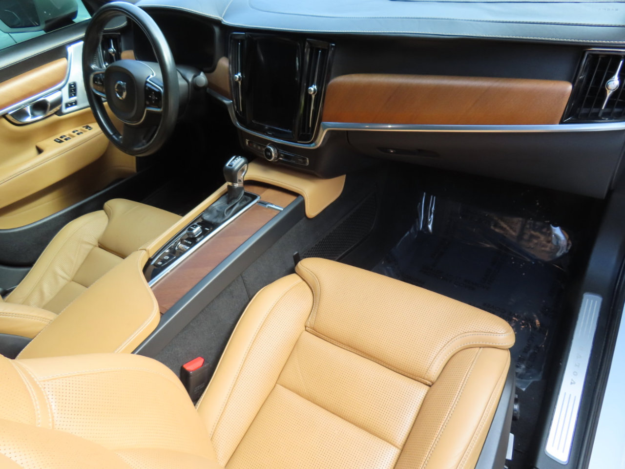 Used 2017 Volvo S90 T6 Inscription w/ Vision Package image 35