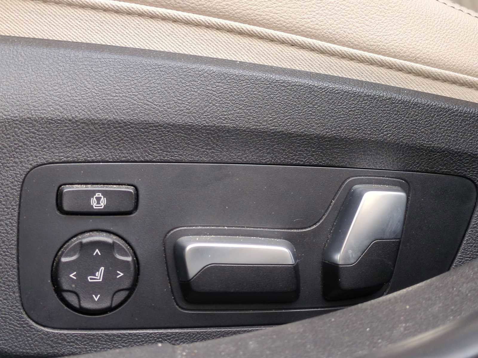 Used 2019 BMW 330i xDrive Sedan w/ Convenience Package image 17