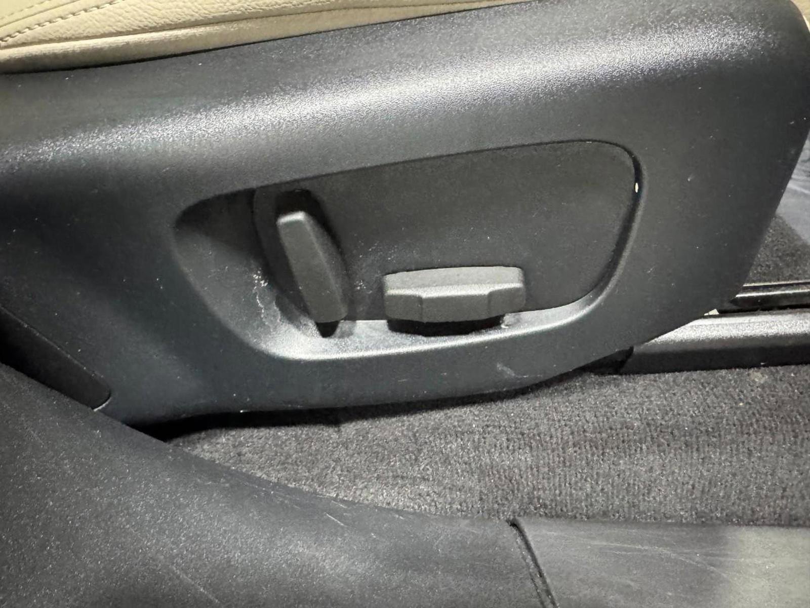 Used 2019 Land Rover Range Rover Velar S image 21