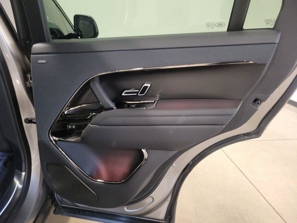 Used 2024 Land Rover Range Rover Sport image 22