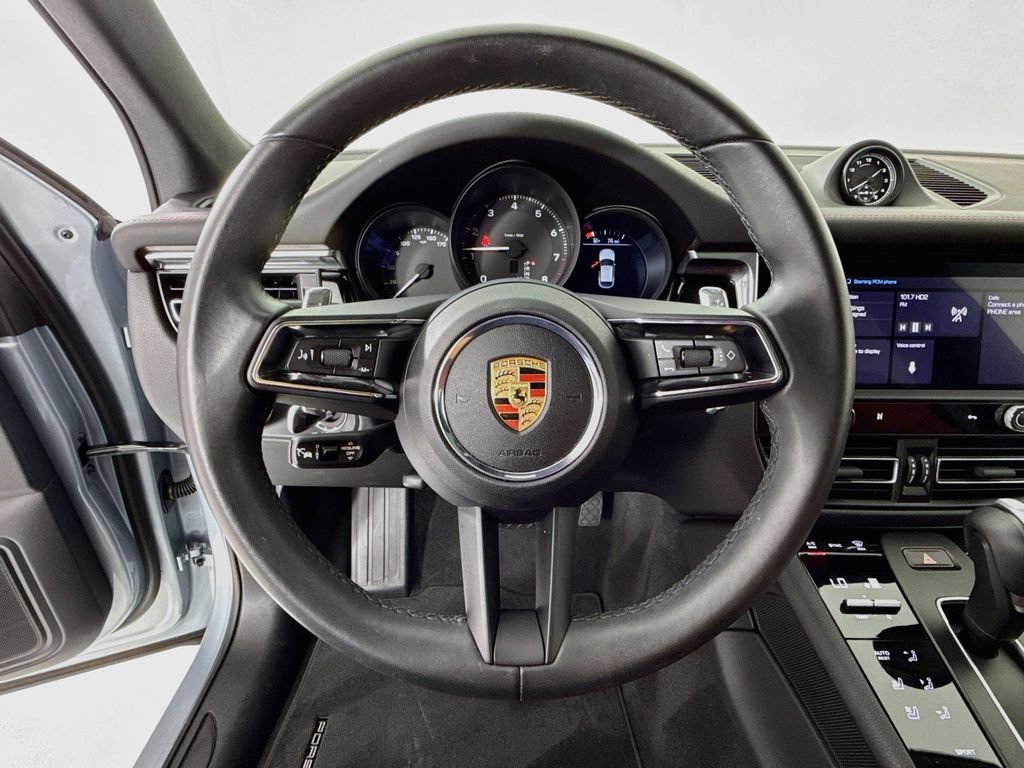 Certified 2025 Porsche Macan AWD/4WD image 15