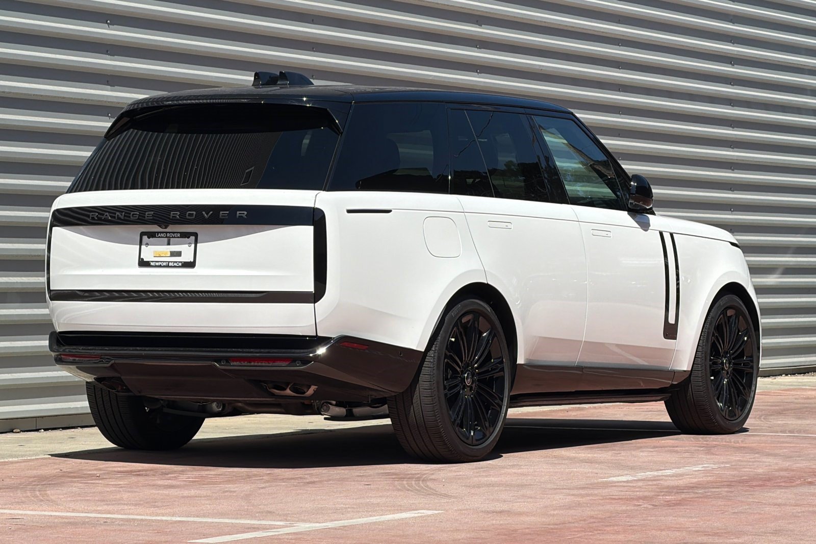 Certified 2025 Land Rover Range Rover Autobiography AWD/4WD image 9