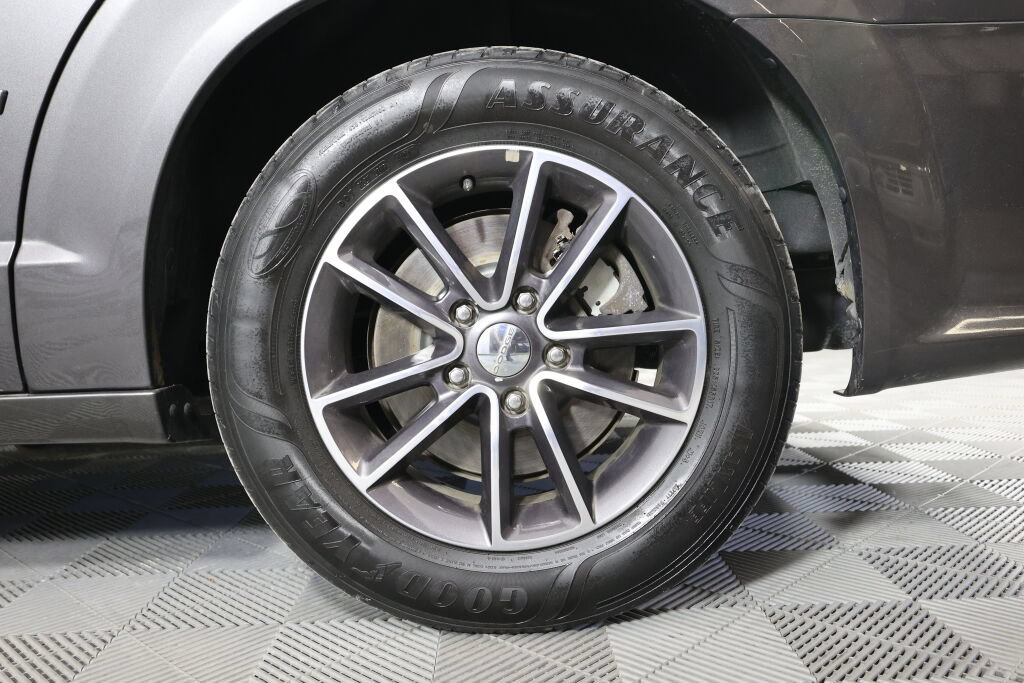 Used 2017 Dodge Grand Caravan SXT FWD image 8