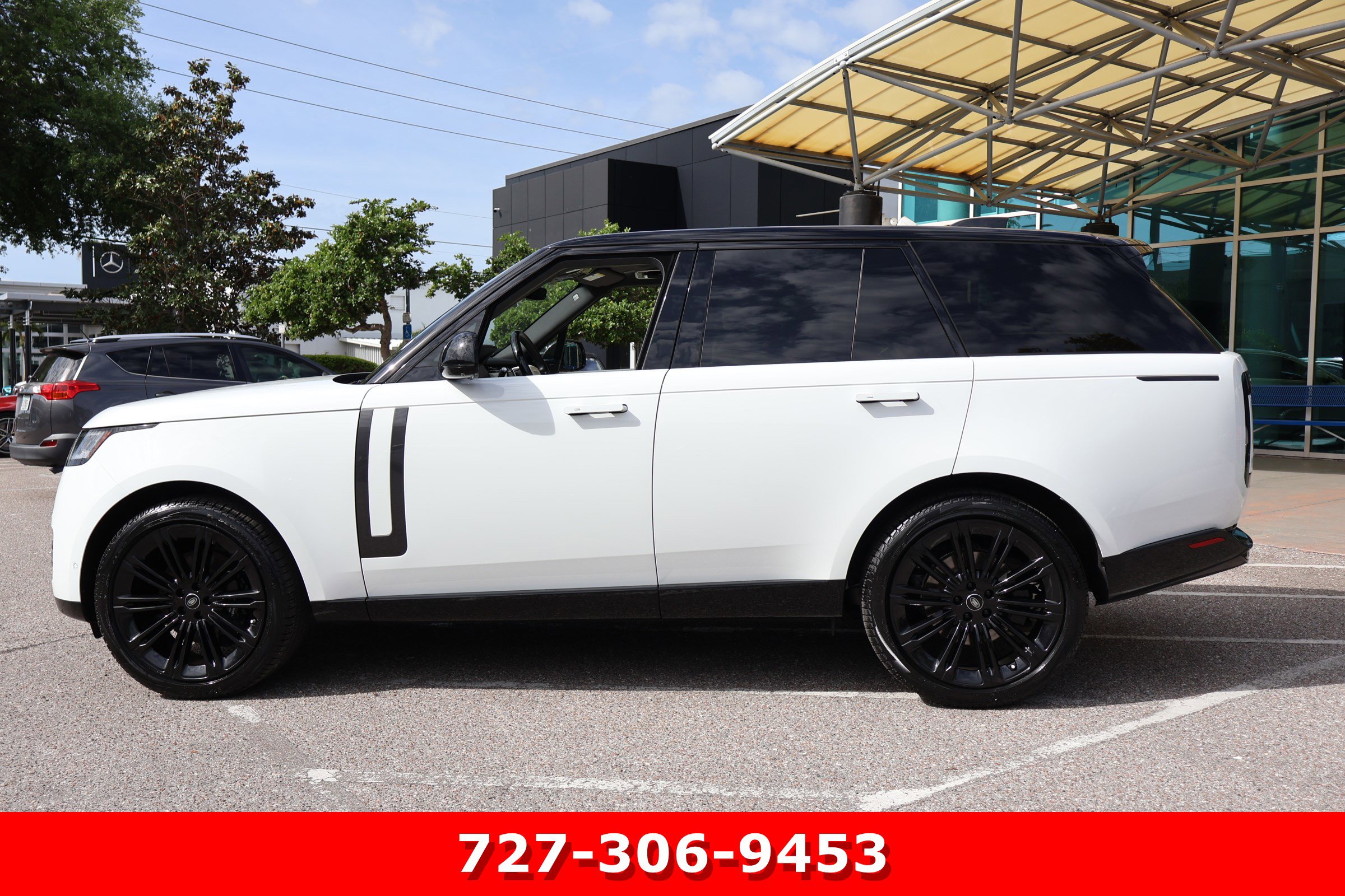 Used 2024 Land Rover Range Rover SE AWD/4WD image 6