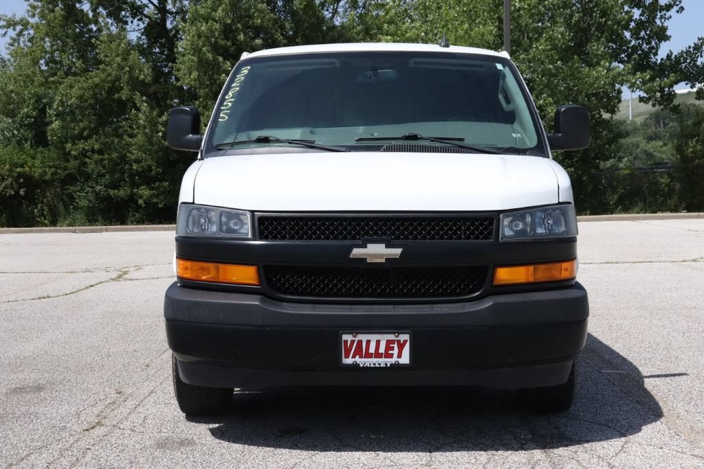 Used 2018 Chevrolet Express 3500 Extended w/ Driver Convenience Package RWD image 3