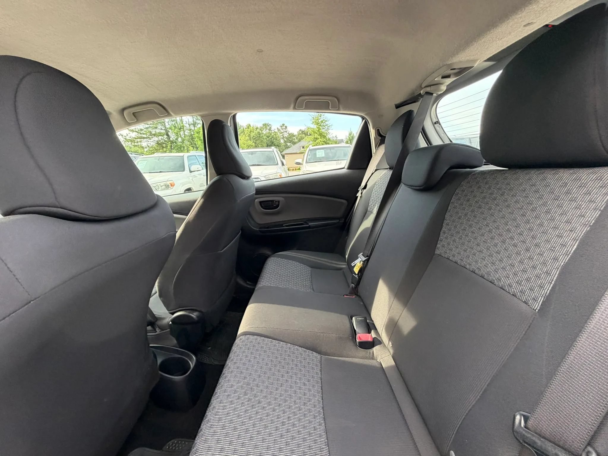 Used 2016 Toyota Yaris L FWD image 17