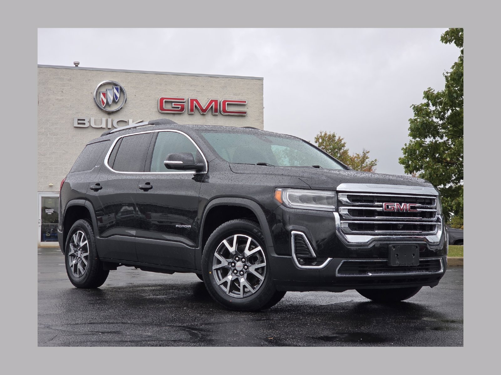 Used 2023 GMC Acadia SLT w/ Technology Package AWD/4WD image 1
