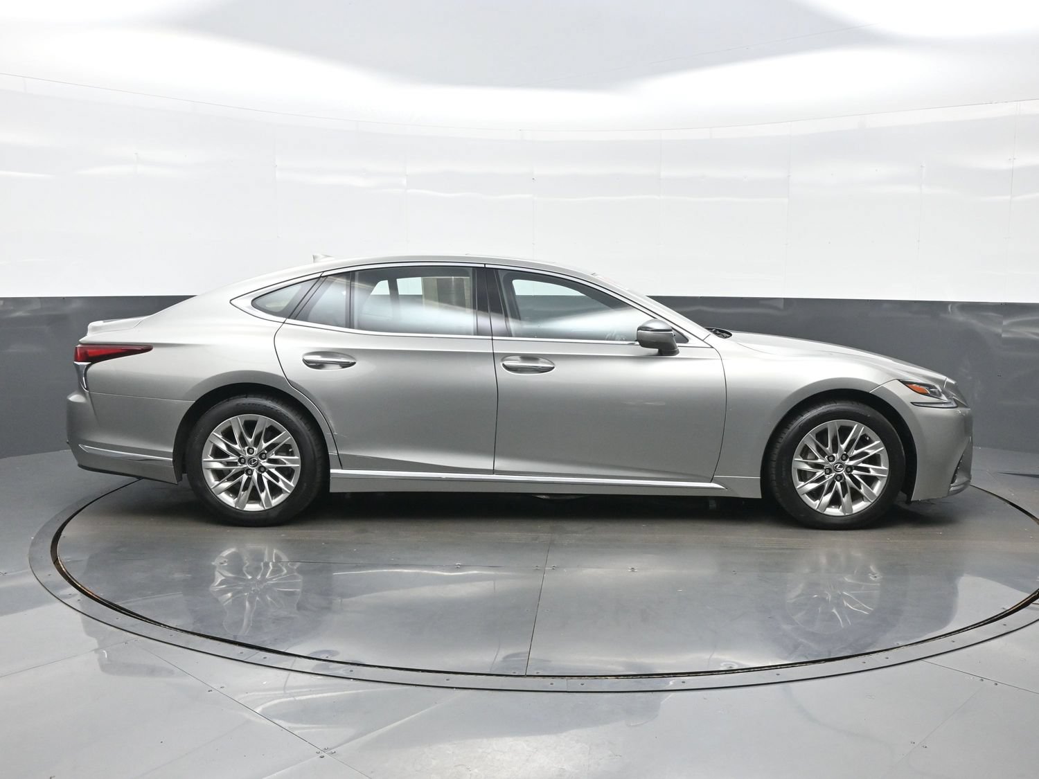 Used 2019 Lexus LS 500 AWD w/ Accessory Package (Z2) image 7