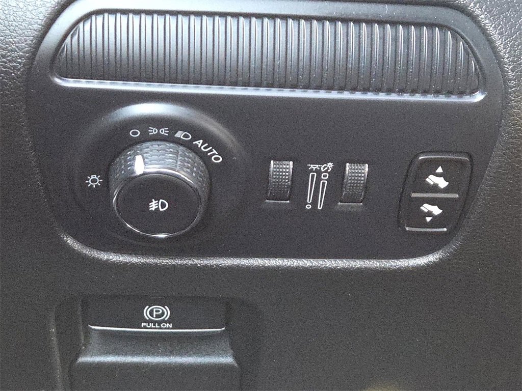 Used 2024 Jeep Wagoneer L Series II w/ Flexible Seating Group image 27