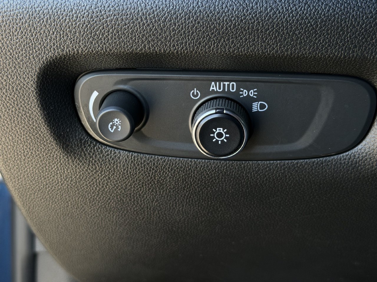 Used 2023 Chevrolet Traverse LT FWD image 21