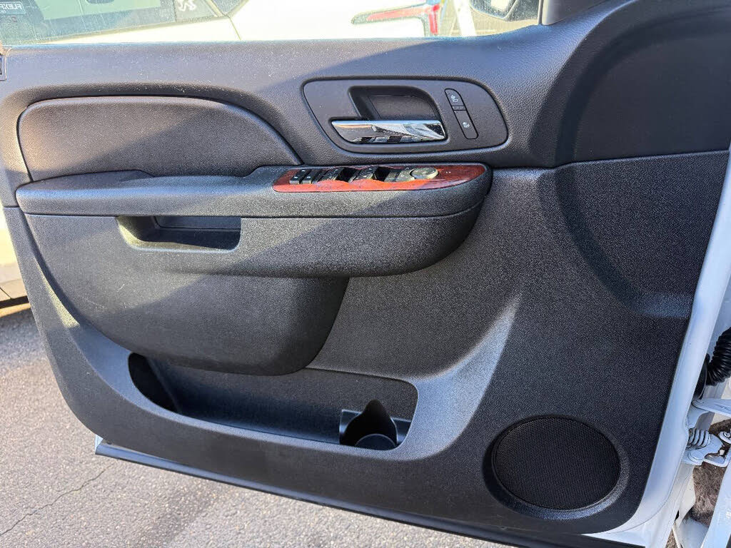 Used 2014 Chevrolet Suburban LT image 26