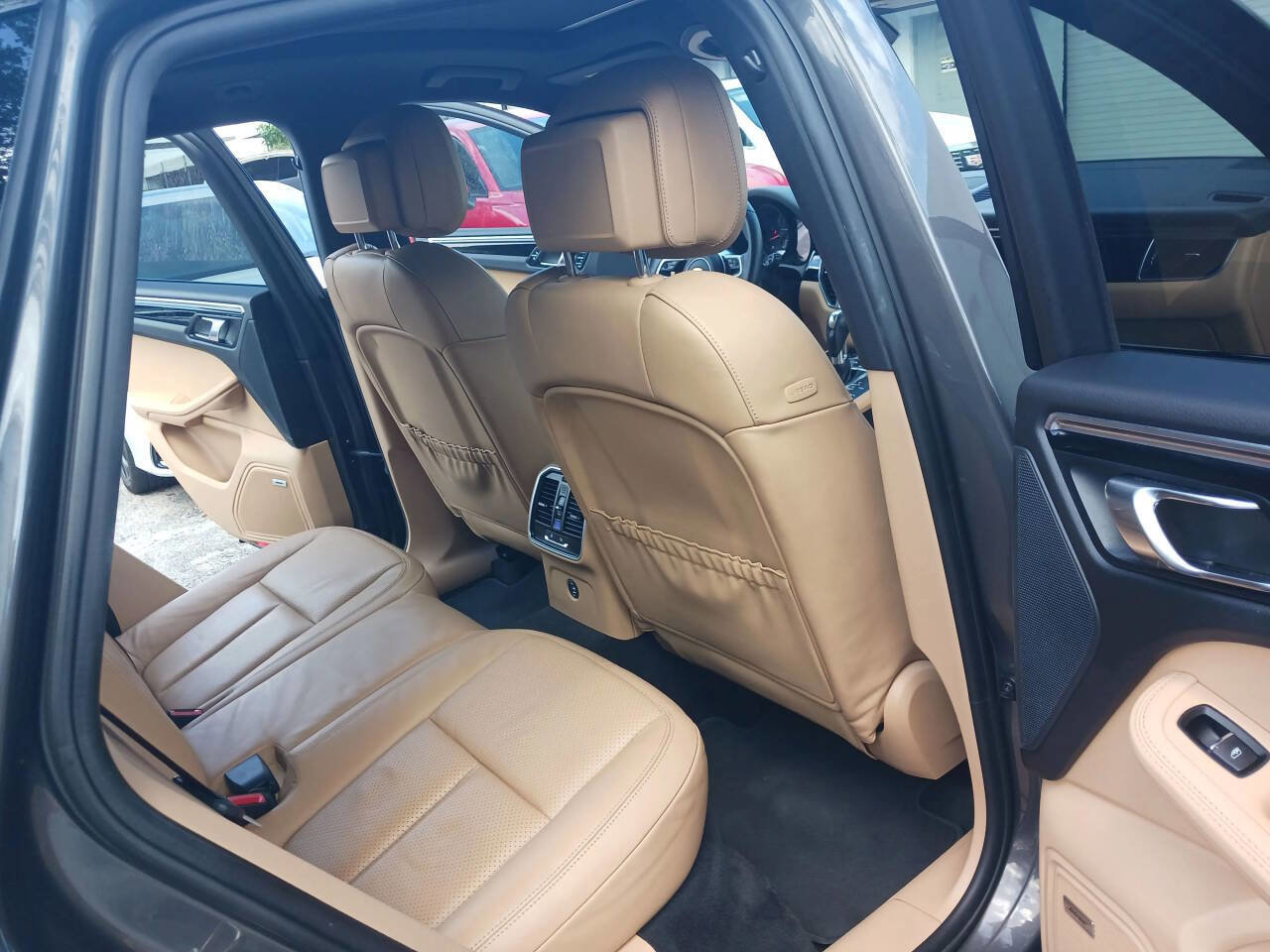 Used 2017 Porsche Macan image 37