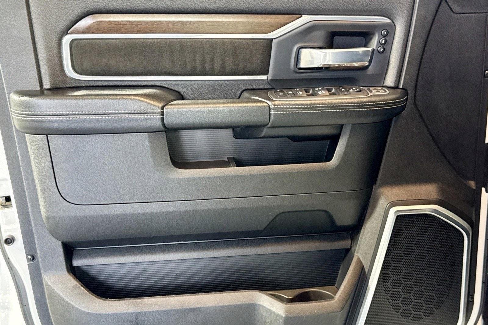 Used 2024 RAM 2500 Laramie image 17