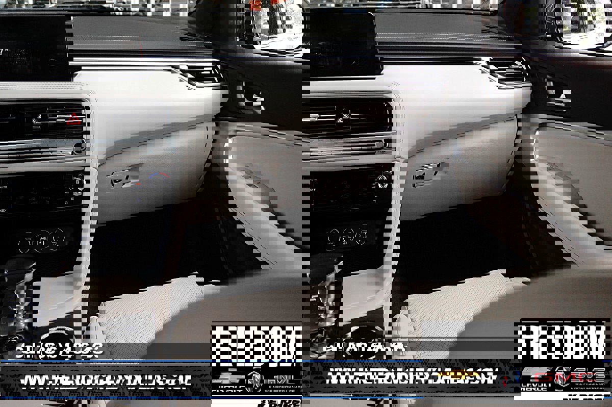 Used 2025 Genesis G70 2.5T image 32