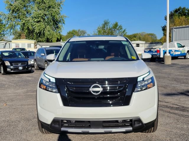 New 2025 Nissan Pathfinder Platinum w/ Black Appearance Package image 11