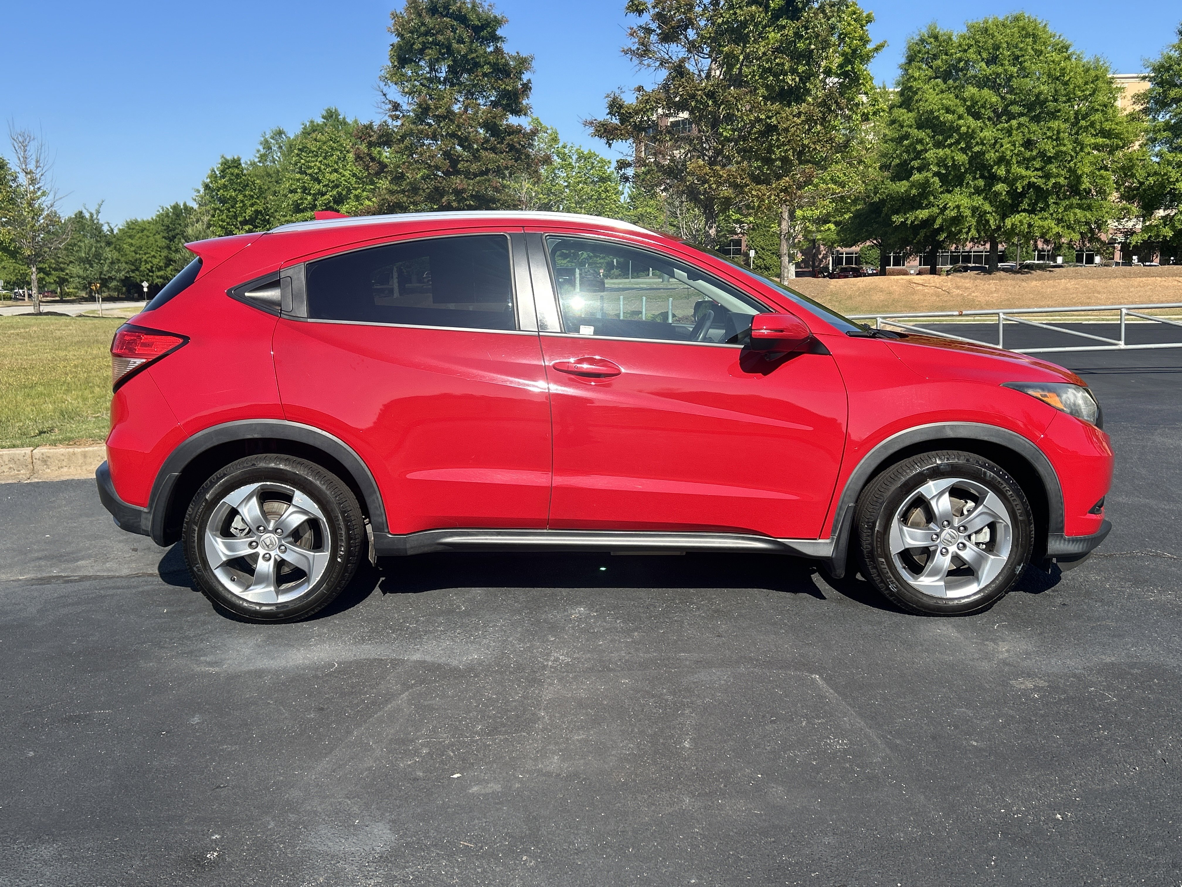 Used 2017 Honda HR-V EX-L image 10