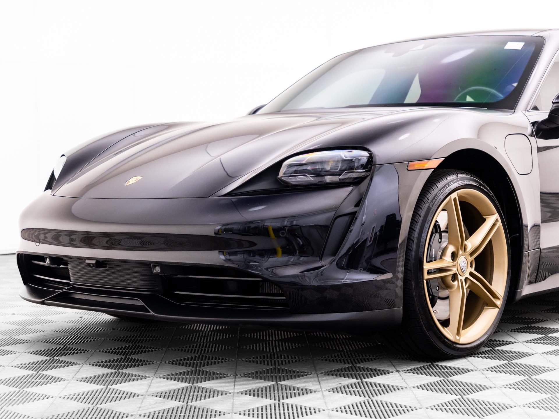 Certified 2021 Porsche Taycan 4S AWD/4WD image 37