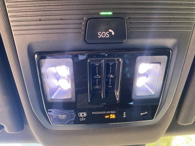 Used 2024 Volkswagen Atlas Cross Sport SEL Premium R-Line image 25