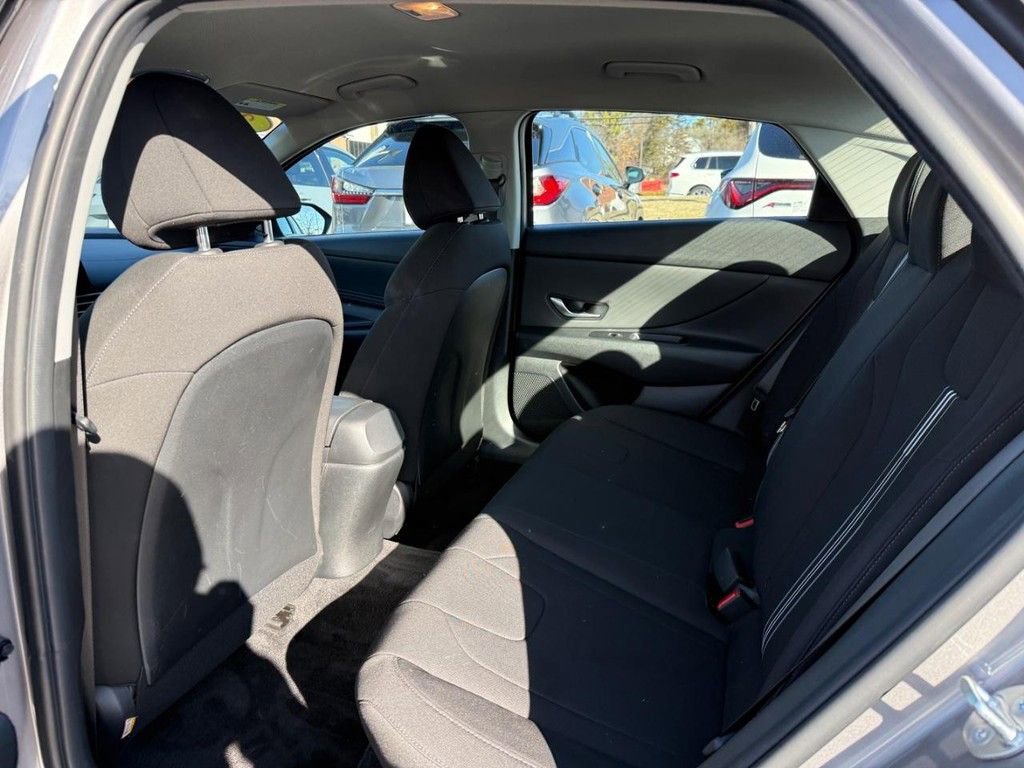 Used 2023 Hyundai Elantra SEL w/ Convenience Package image 13