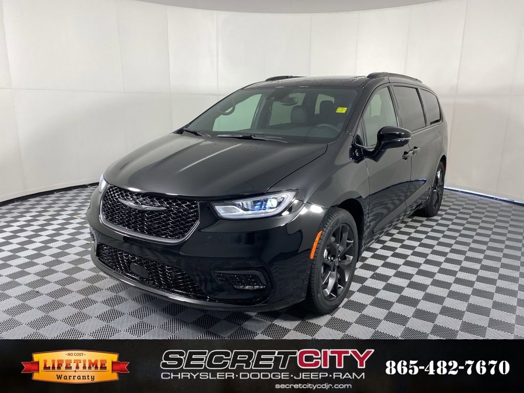 New 2026 Chrysler Pacifica Select w/ S Appearance Package image 3