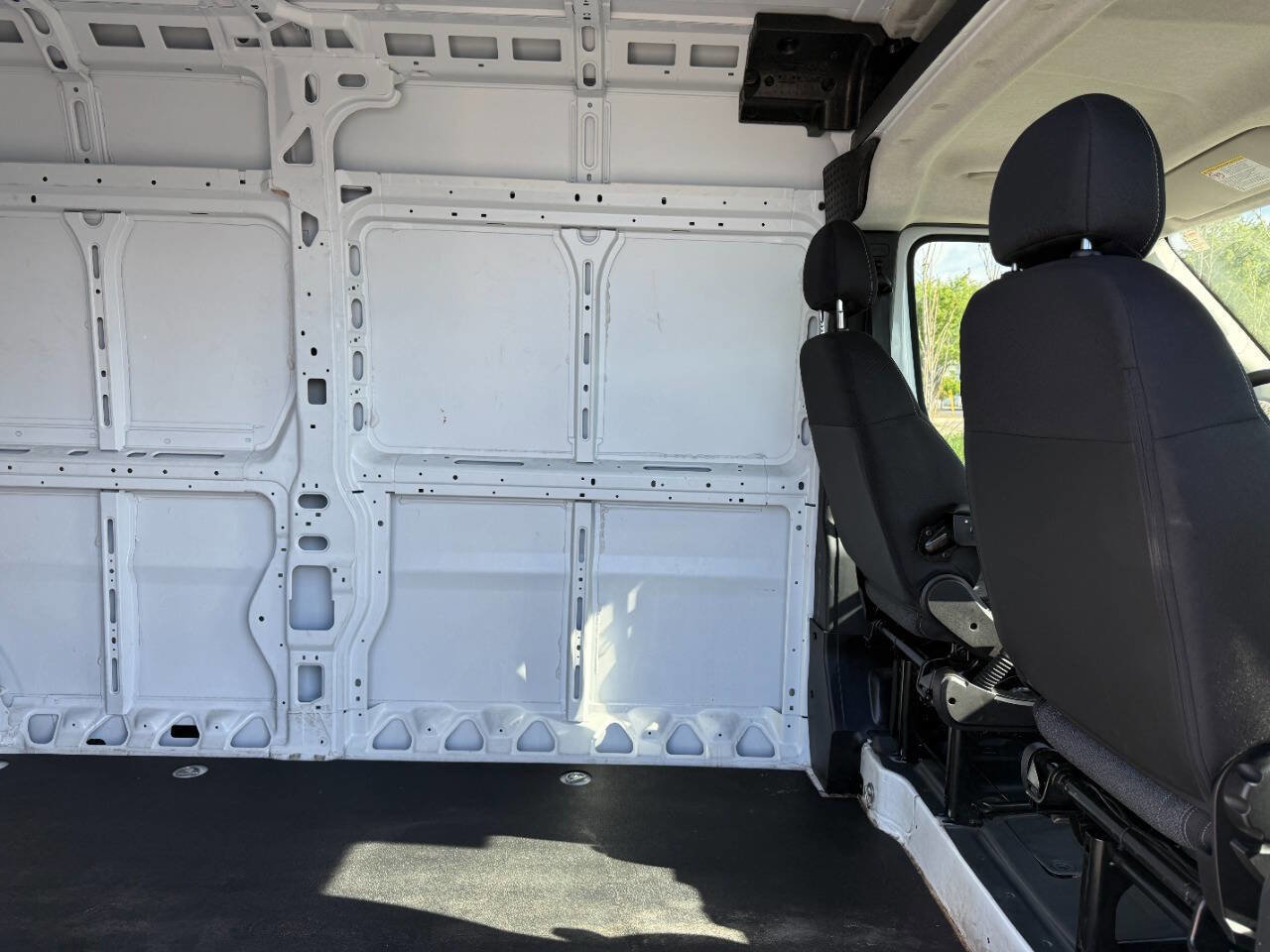 Used 2025 RAM ProMaster 2500 w/ Convenience Group FWD image 25