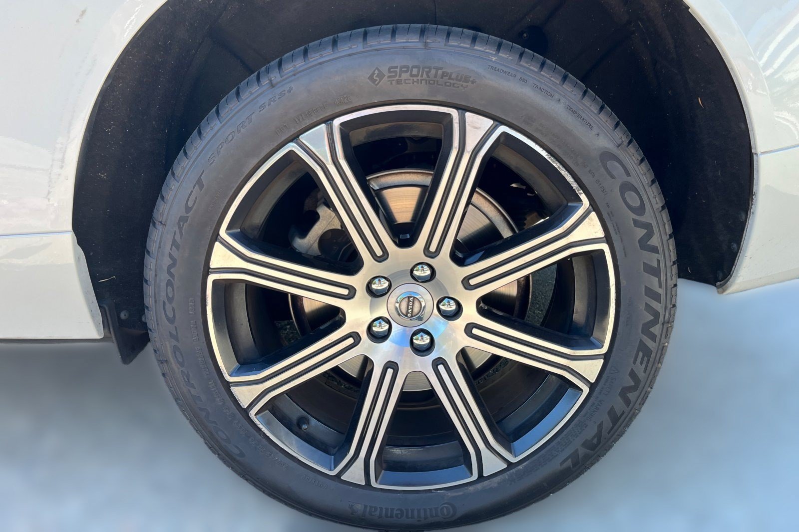 Used 2018 Volvo XC60 T6 Inscription w/ Luxury Seat Package AWD/4WD image 6