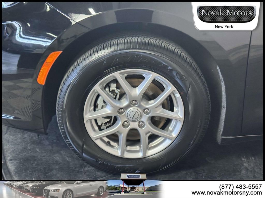 Used 2025 Chrysler Pacifica Select image 9