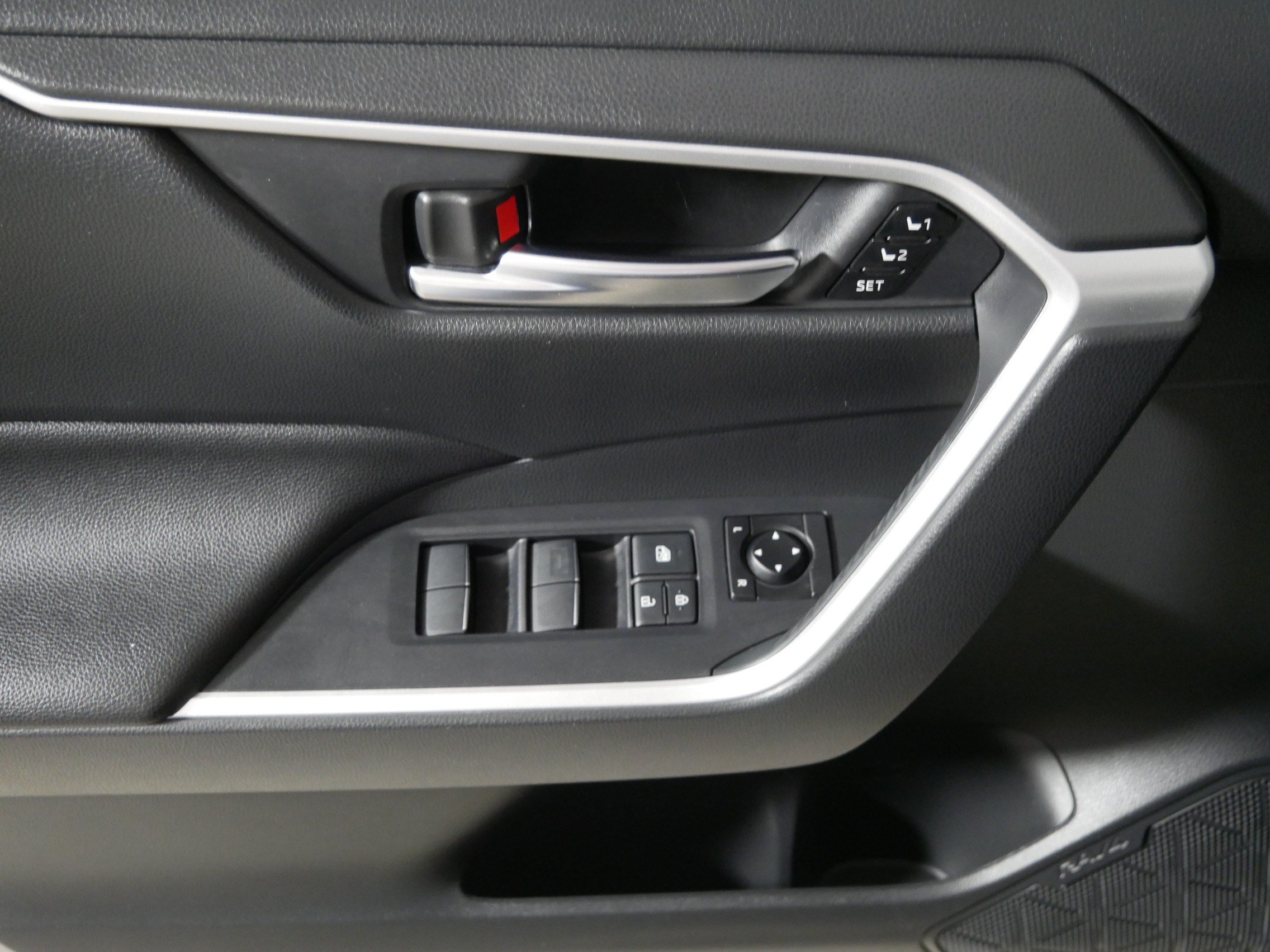 Used 2021 Toyota RAV4 XLE Premium AWD/4WD image 19