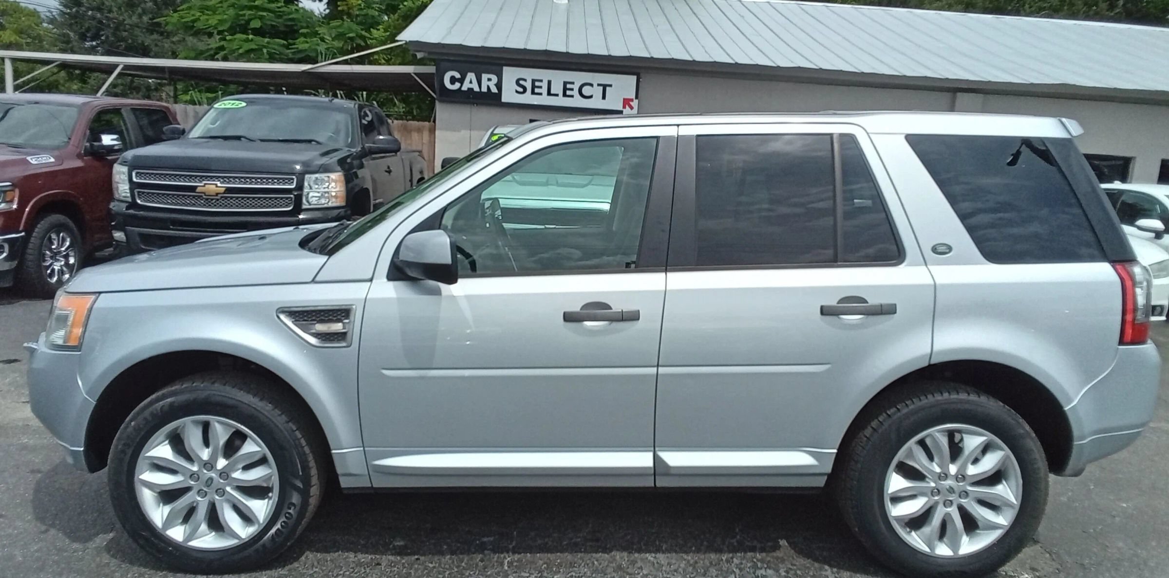 Used 2011 Land Rover LR2 HSE AWD/4WD image 8