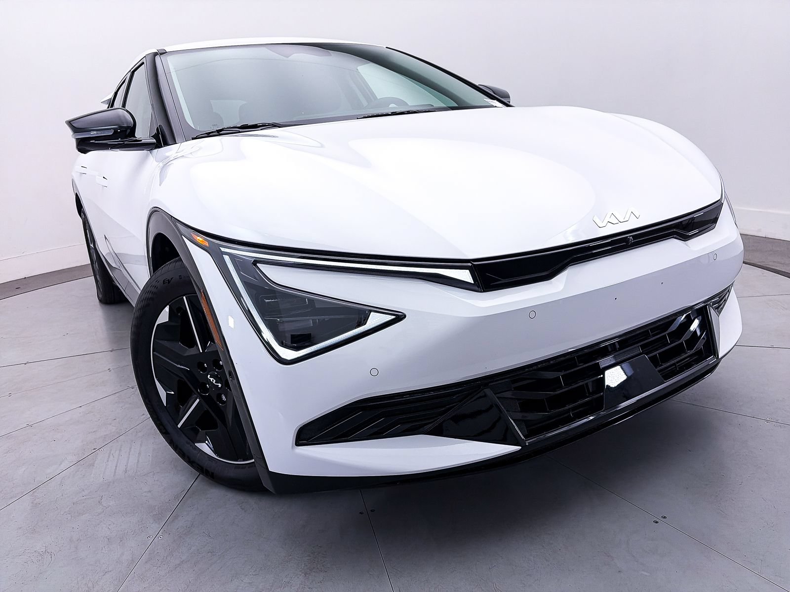 Used 2025 Kia EV6 Wind RWD image 8