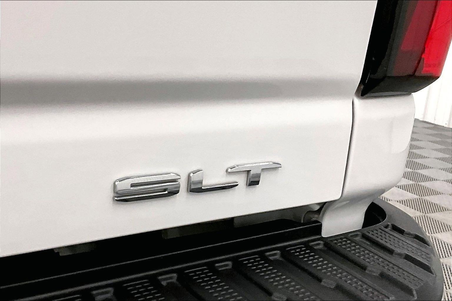 Used 2024 GMC Sierra 3500 SLT w/ SLT Premium Package AWD/4WD image 9