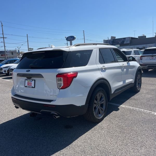 Used 2022 Ford Explorer XLT w/ Equipment Group 202A AWD/4WD image 4