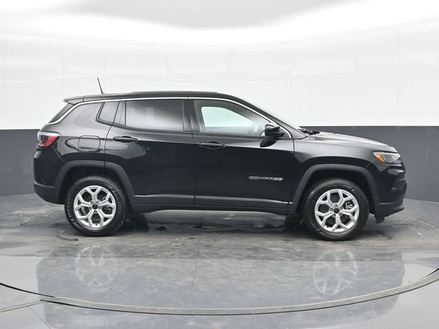 Used 2025 Jeep Compass Sport w/ Mopar Graphics Package AWD/4WD image 21