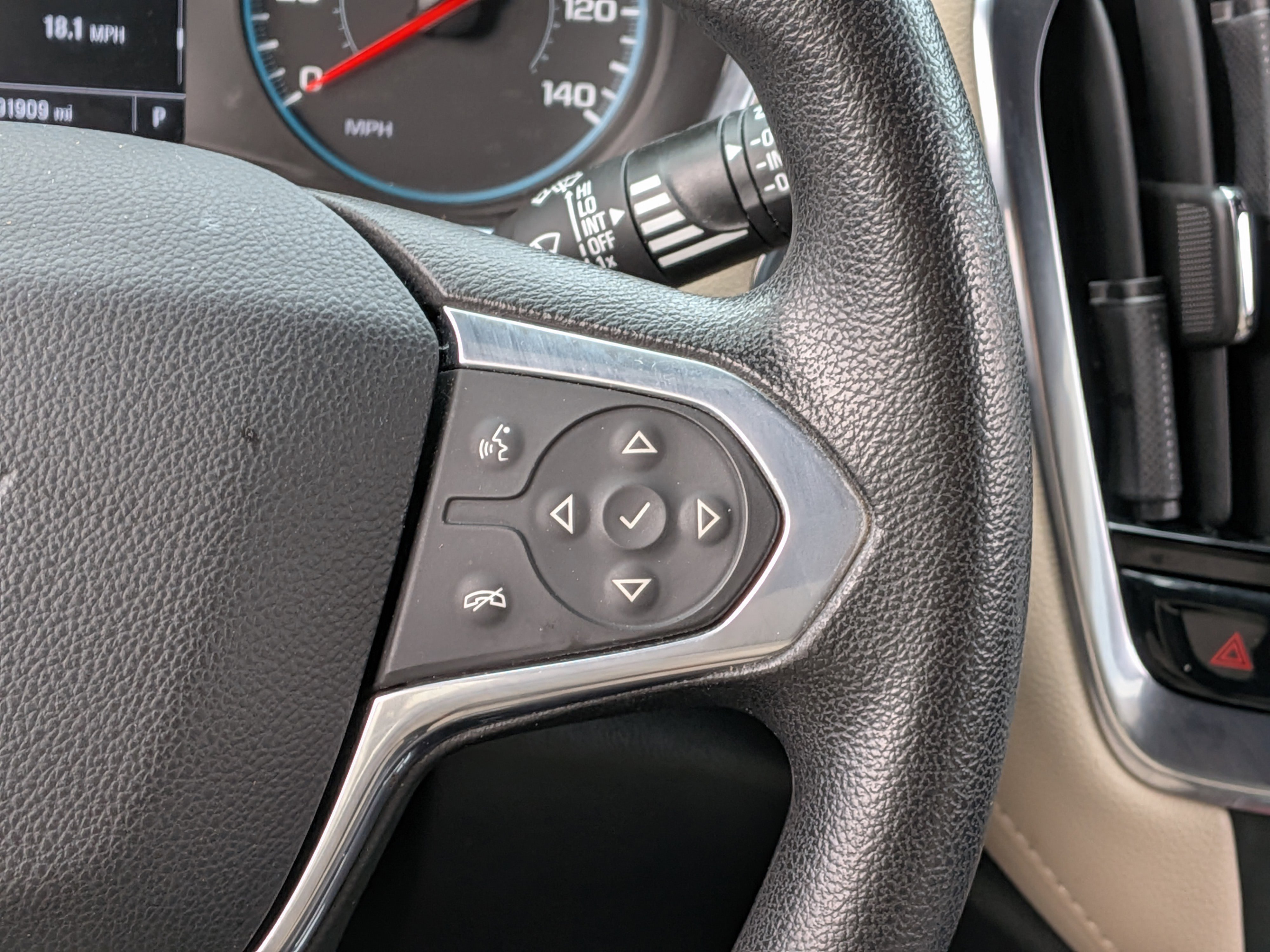 Used 2022 Chevrolet Traverse LS image 27