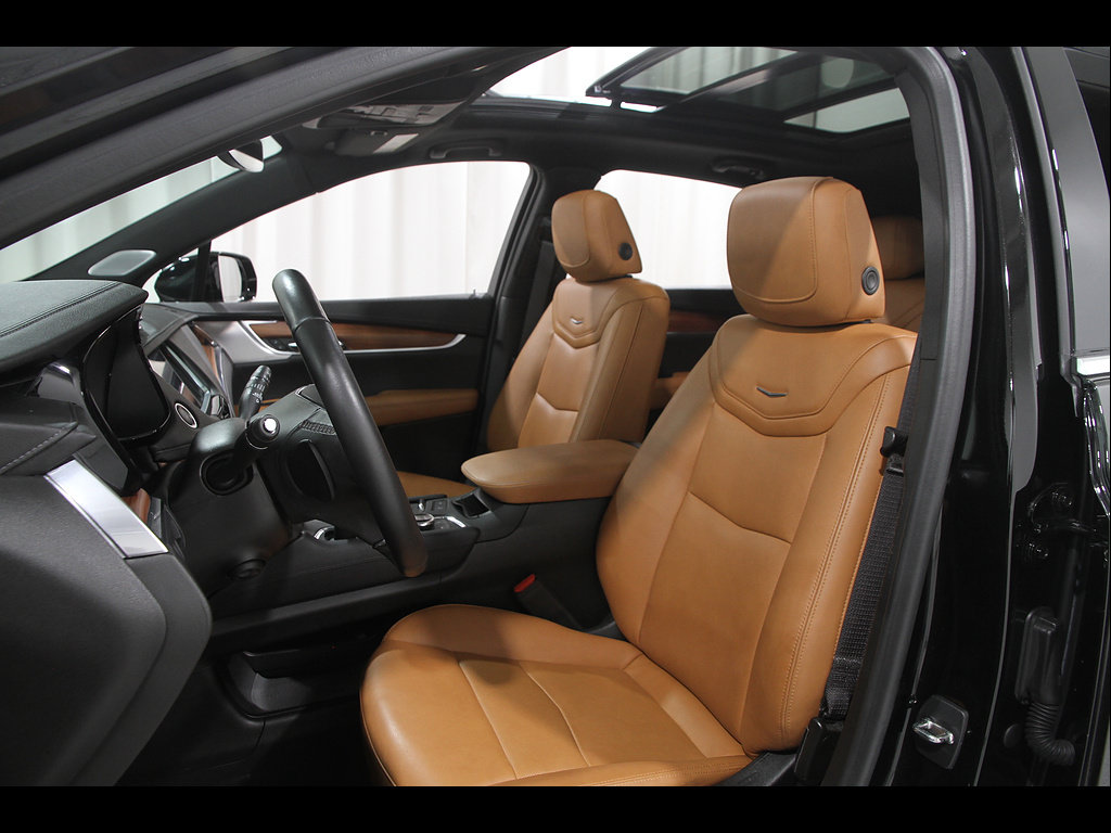 Used 2023 Cadillac XT5 Premium Luxury w/ LPO, Floor Liner Package AWD/4WD image 5