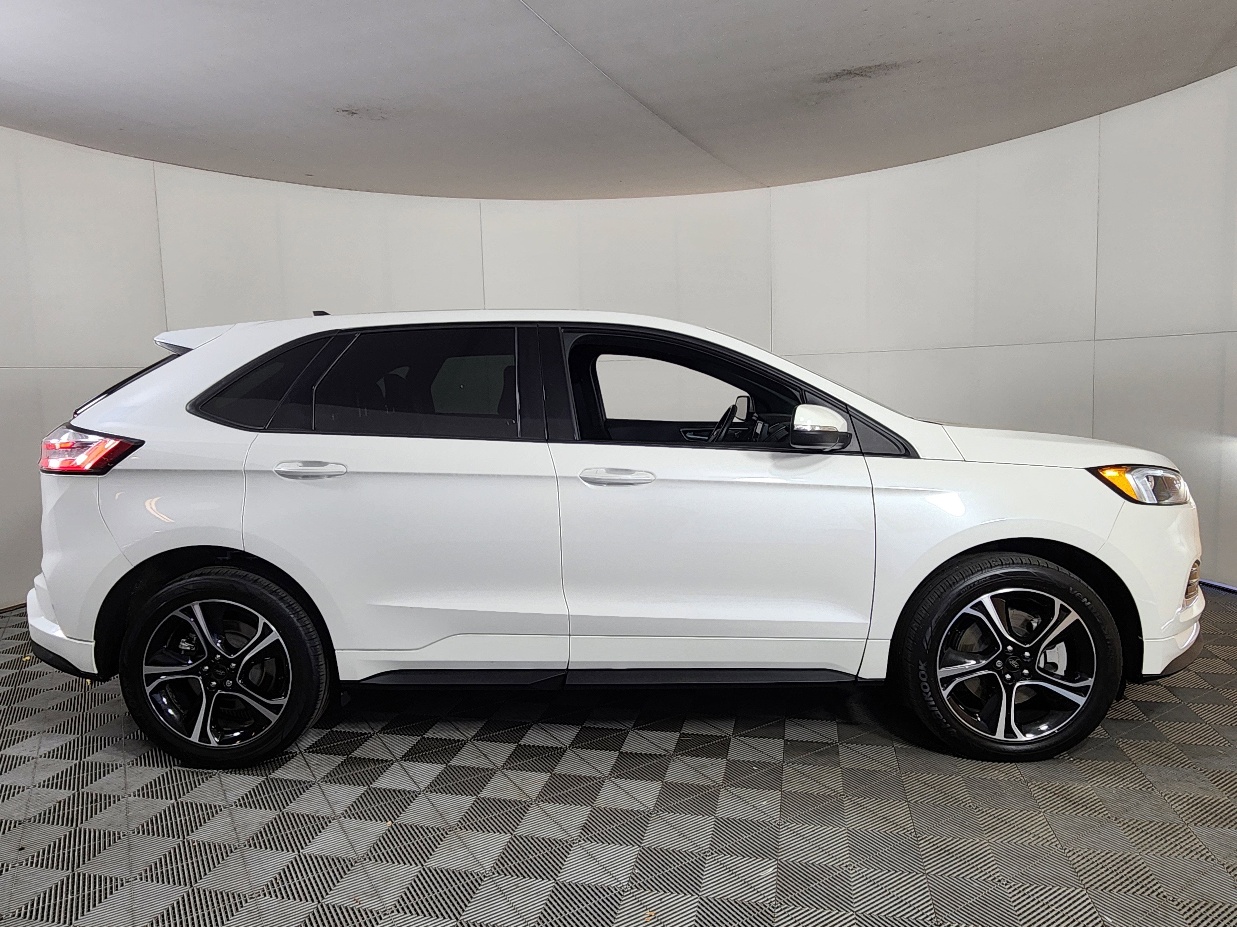 Used 2023 Ford Edge ST image 7