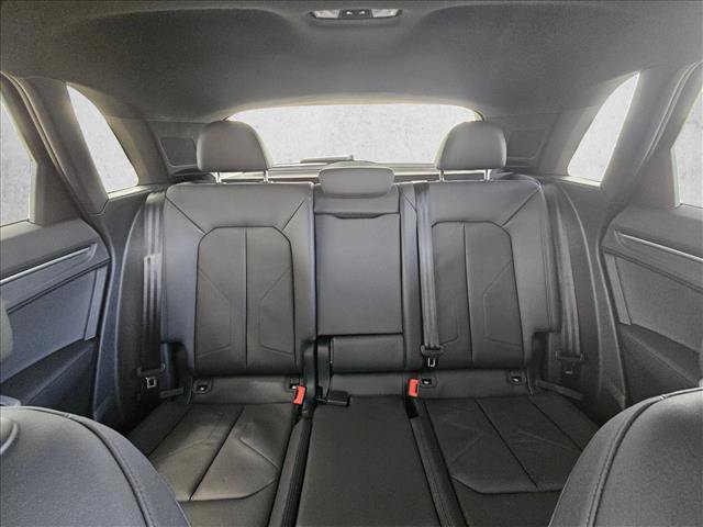 Certified 2025 Audi Q3 2.0T Premium w/ Convenience Package AWD/4WD image 15